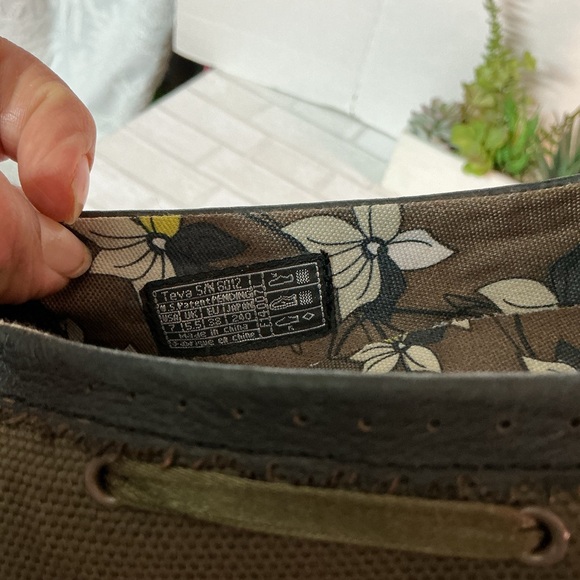 Teva Olive Green Bow Flats - Picture 5 of 5